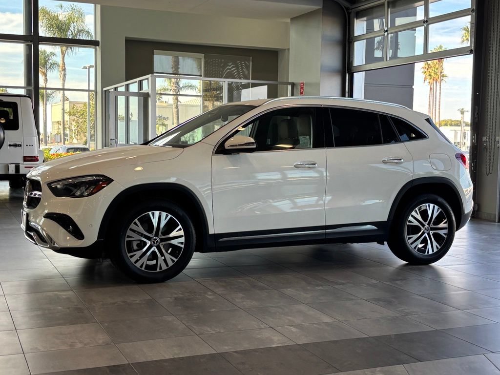 Used 2025 Mercedes-Benz GLA 250 4MATIC w/ Winter Package image 10