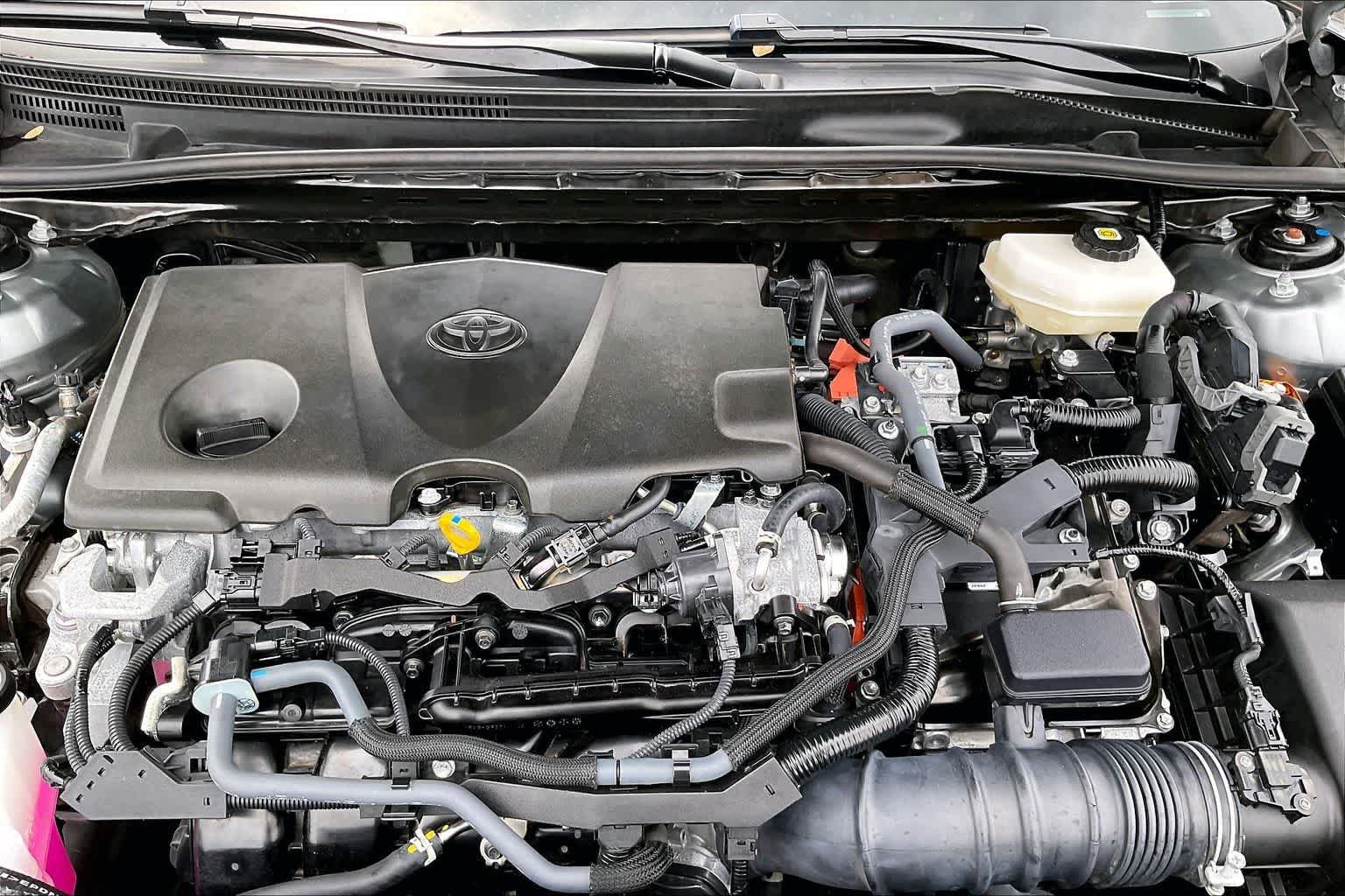 Used 2025 Toyota Camry SE w/ Convenience Package FWD image 9