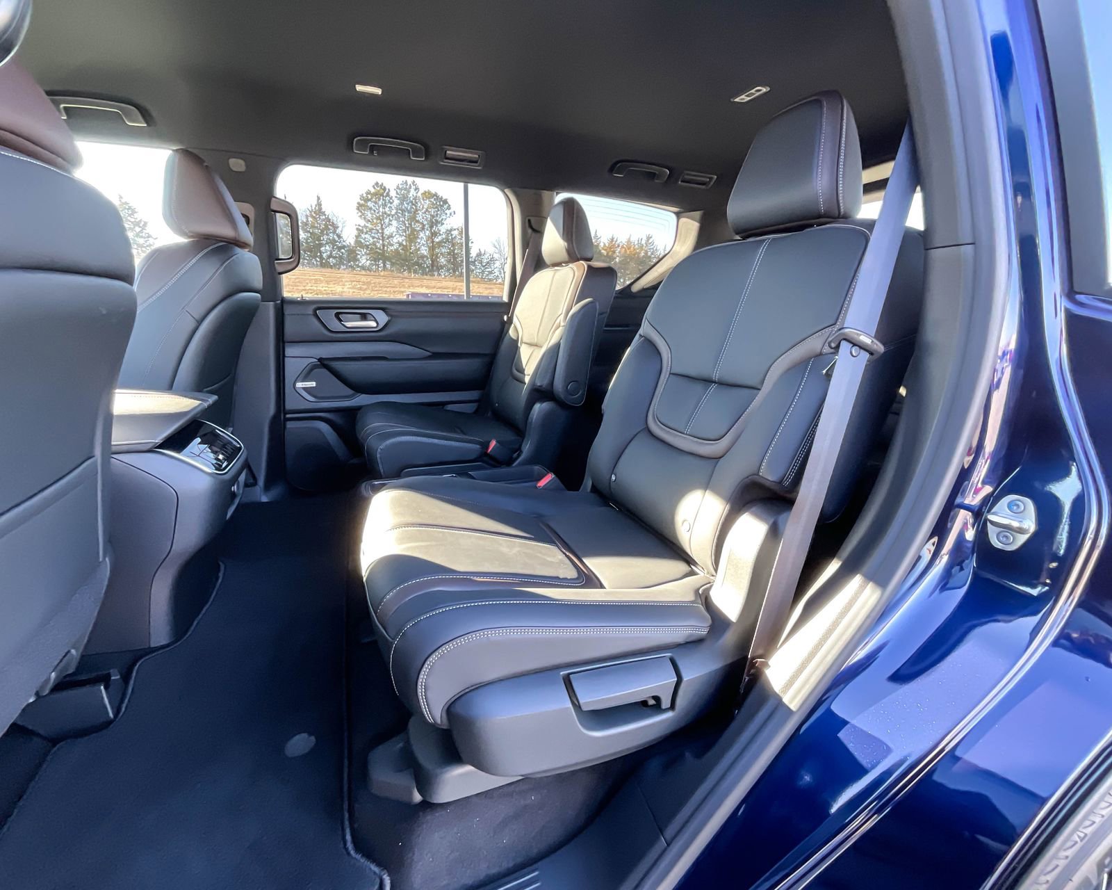 New 2025 Nissan Armada SL w/ Captain's Chari Seat Package image 11