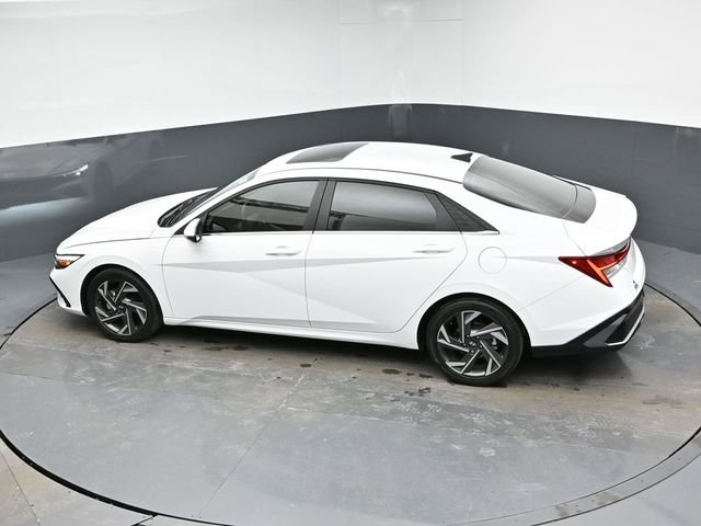 Used 2024 Hyundai Elantra Limited image 32