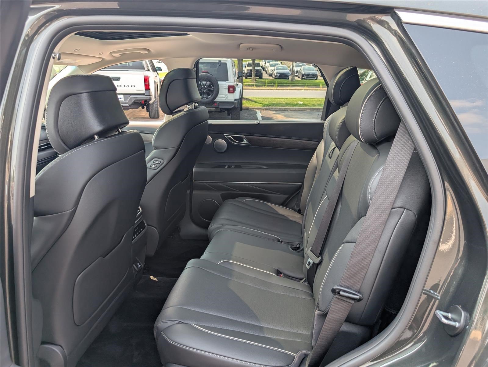 Used 2025 Genesis GV80 2.5T Prestige AWD/4WD image 14