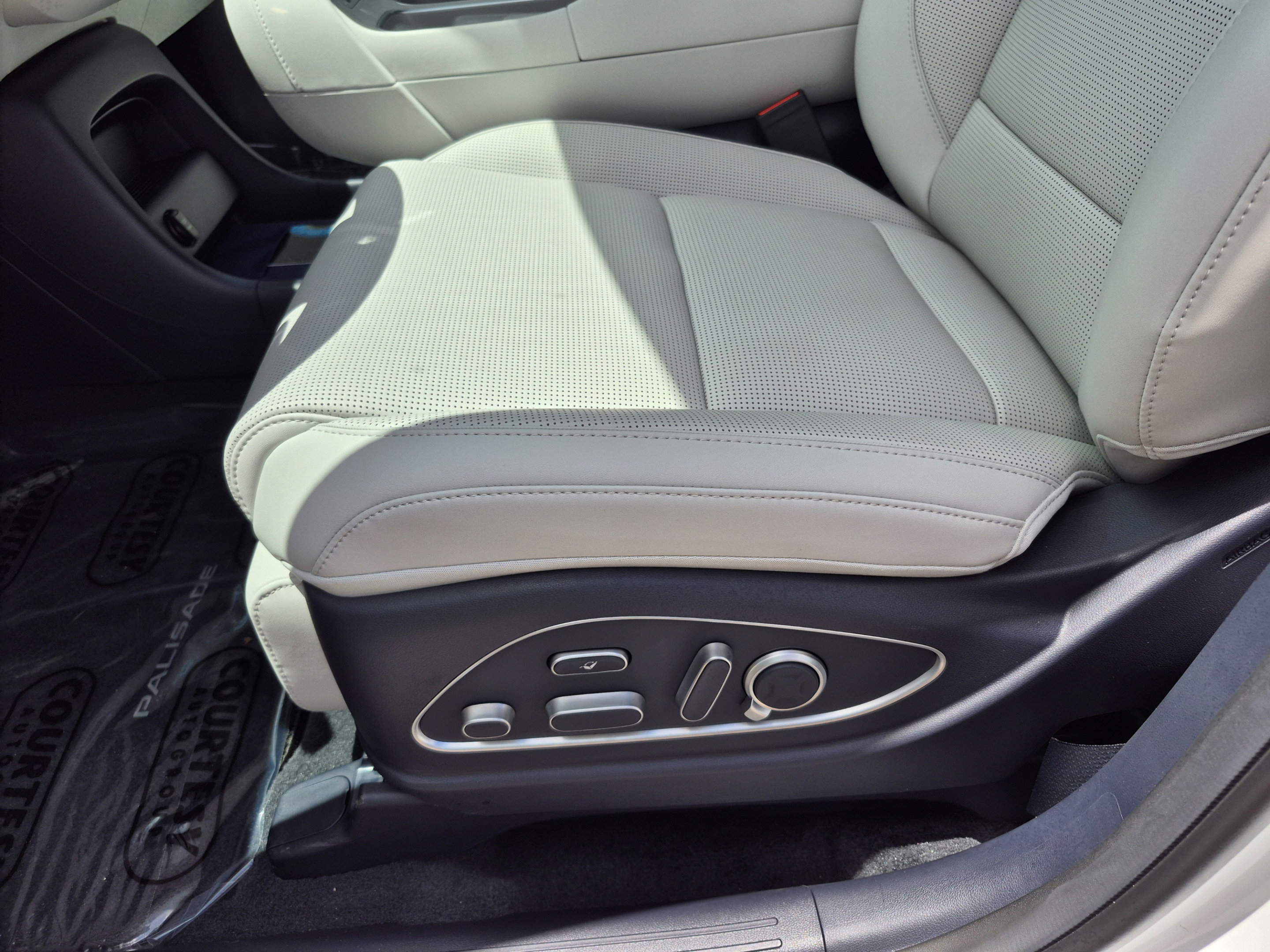 New 2027 Hyundai Palisade Calligraphy FWD image 23