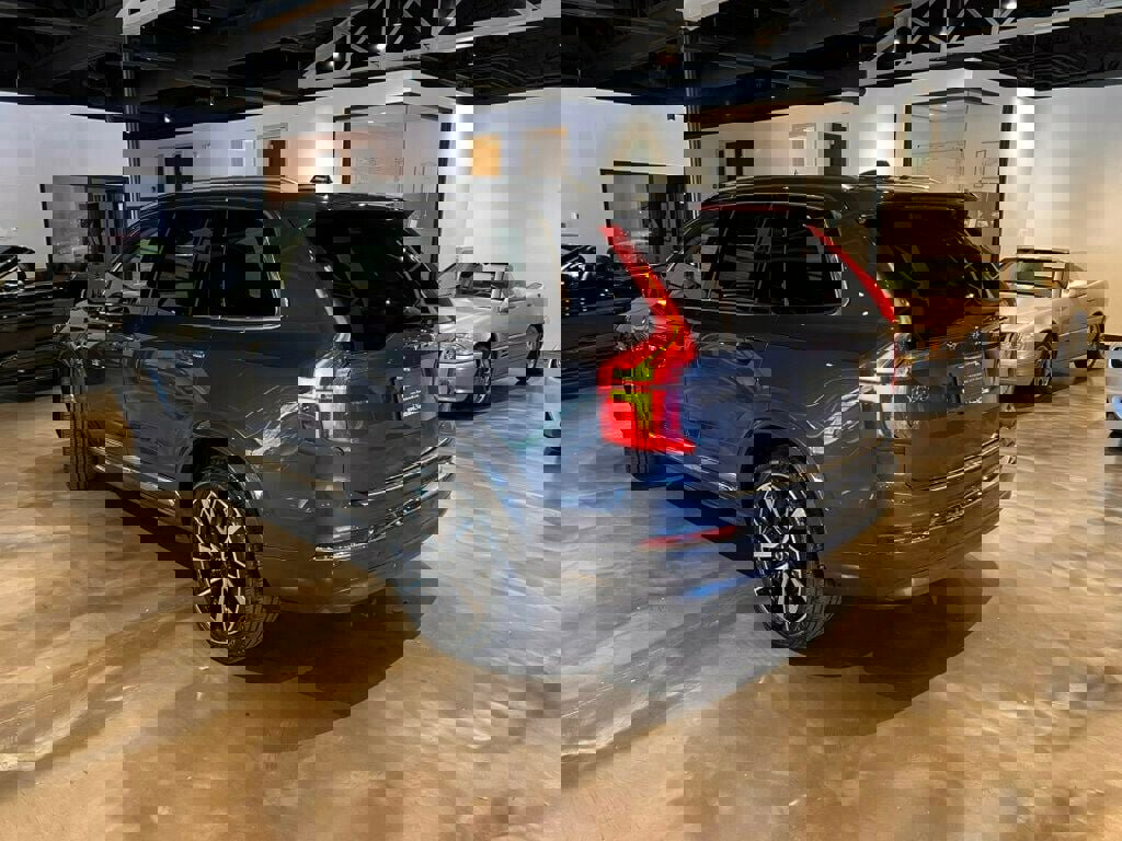 Used 2023 Volvo XC90 B5 Plus w/ Protection Package Premier image 4