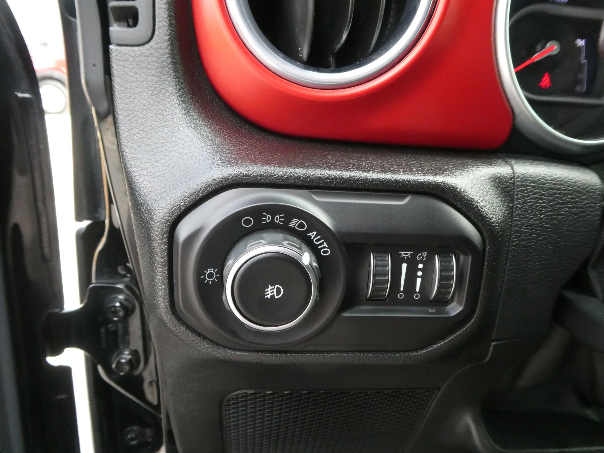 Used 2018 Jeep Wrangler Unlimited Rubicon w/ LED Lighting Group image 14