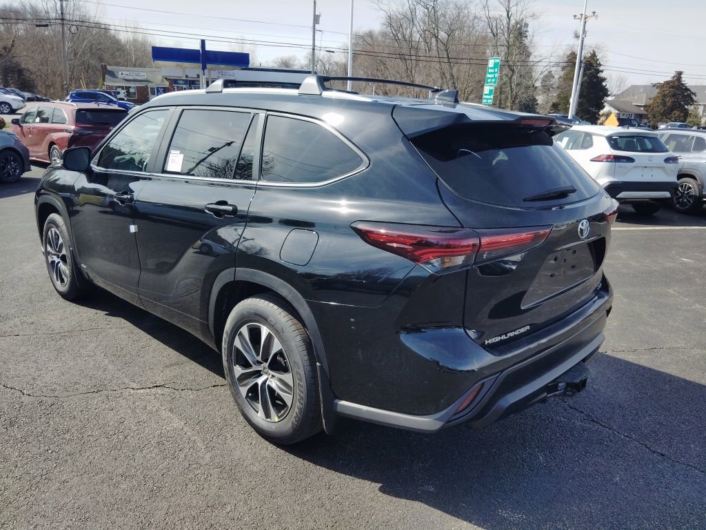 New 2026 Toyota Highlander XLE image 3