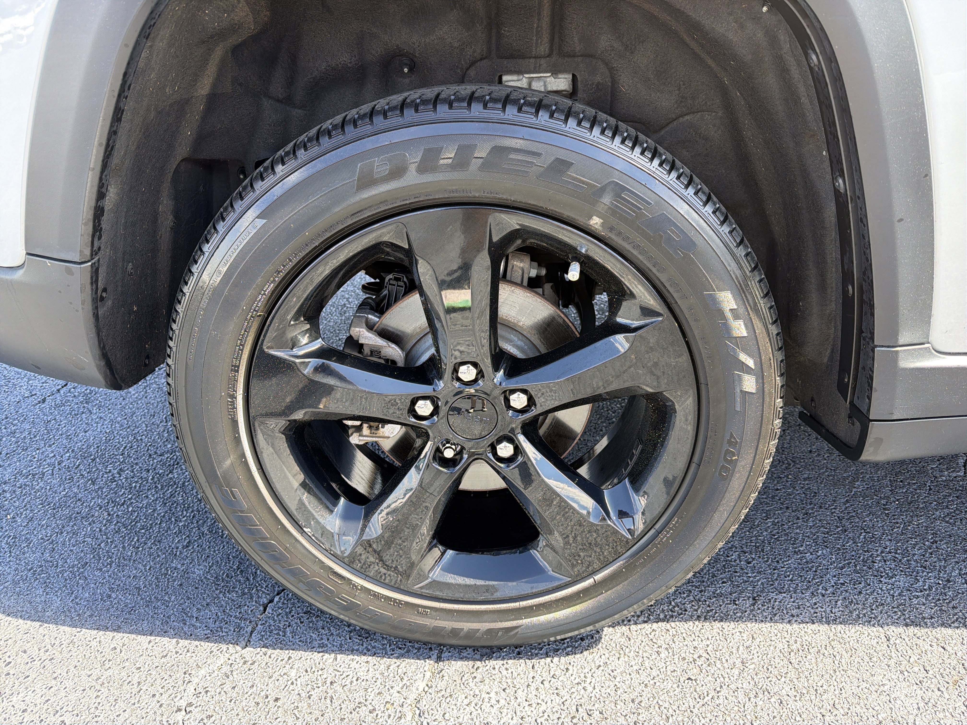 Used 2023 Jeep Grand Cherokee Altitude AWD/4WD image 16