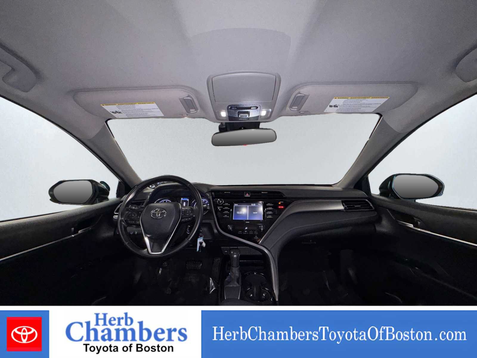 Used 2020 Toyota Camry SE FWD image 6