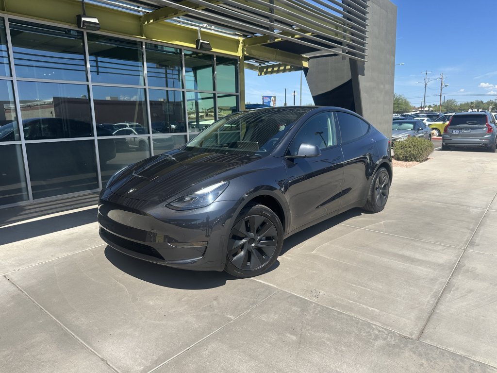 Used 2025 Tesla Model Y Long Range RWD image 1