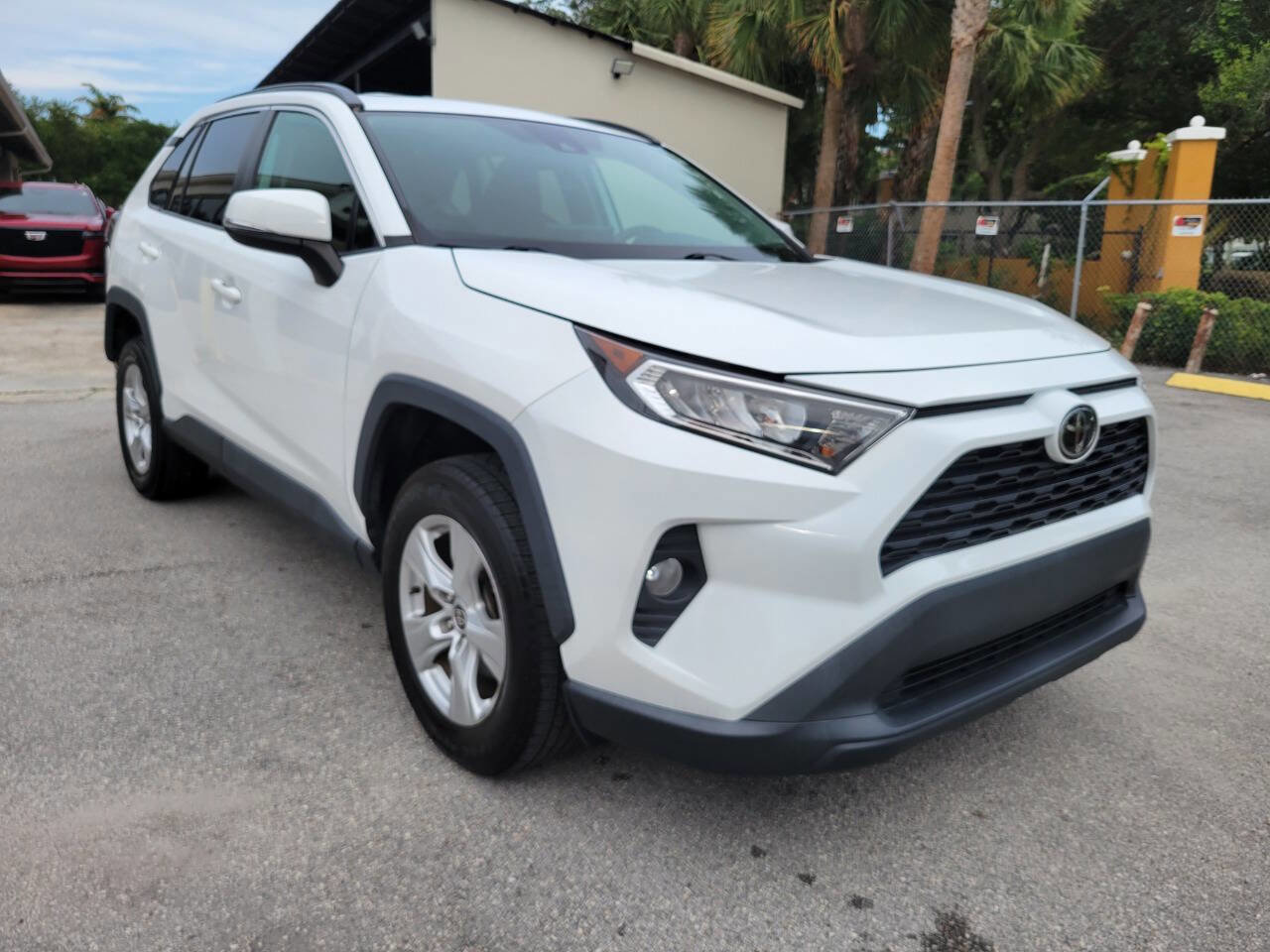 Used 2021 Toyota RAV4 XLE FWD image 3
