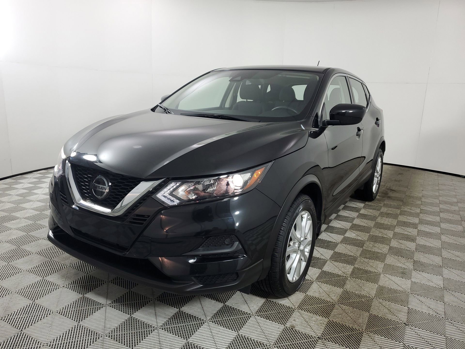Used 2020 Nissan Rogue Sport S w/ Appearance Package image 4