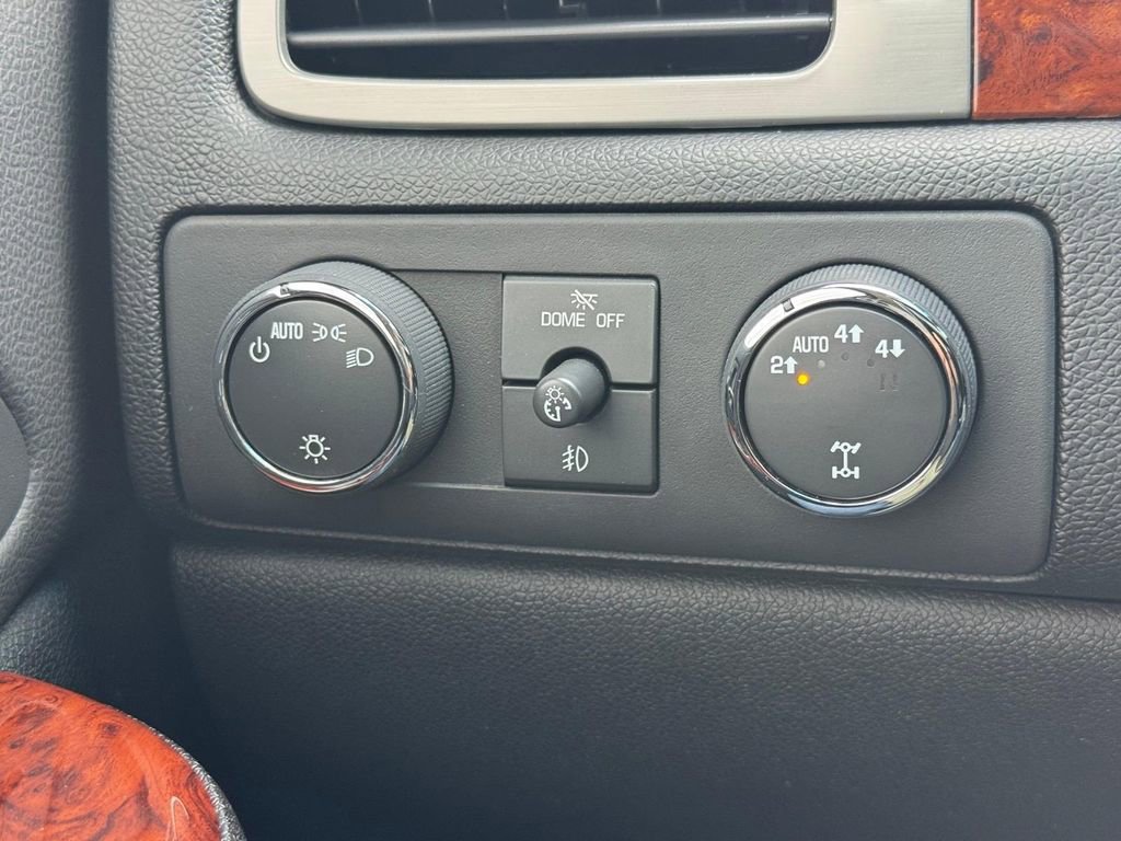 Used 2012 Chevrolet Suburban LT AWD/4WD image 15
