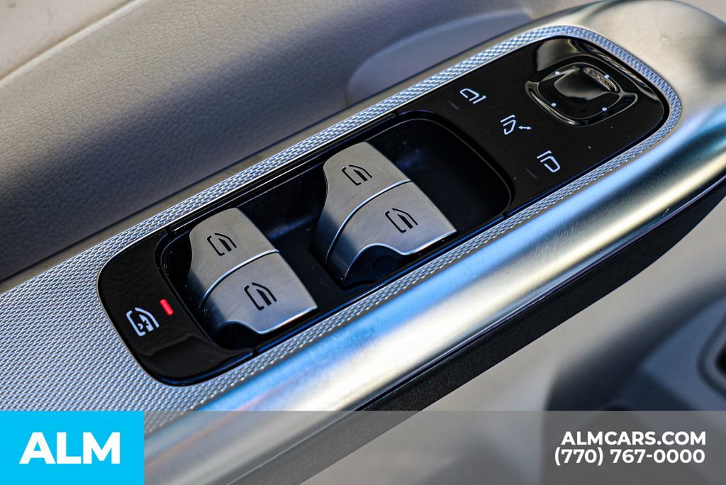 Used 2025 Mercedes-Benz GLC 300 4MATIC image 44