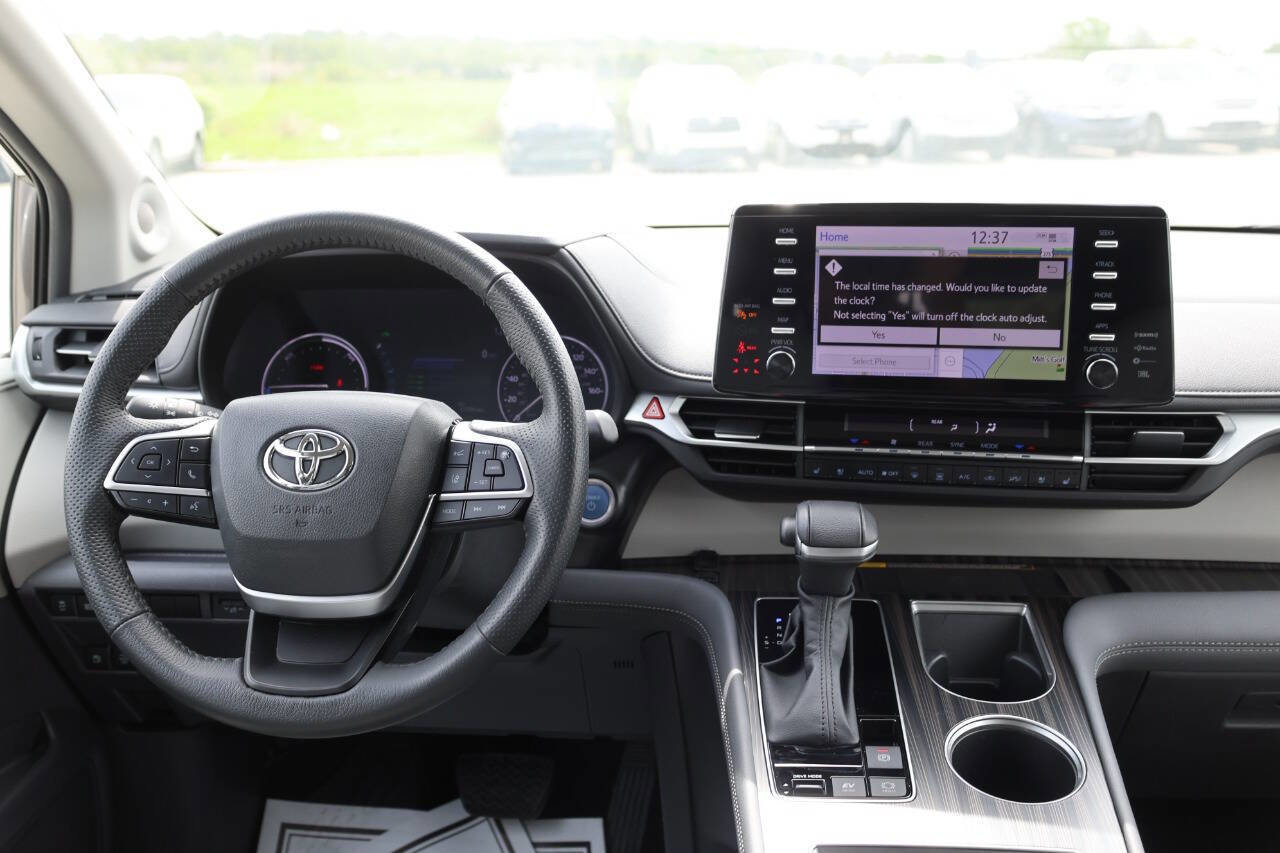 Used 2024 Toyota Sienna Limited AWD/4WD image 24
