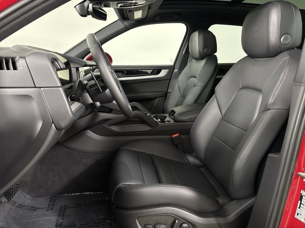Certified 2025 Porsche Cayenne AWD/4WD image 5