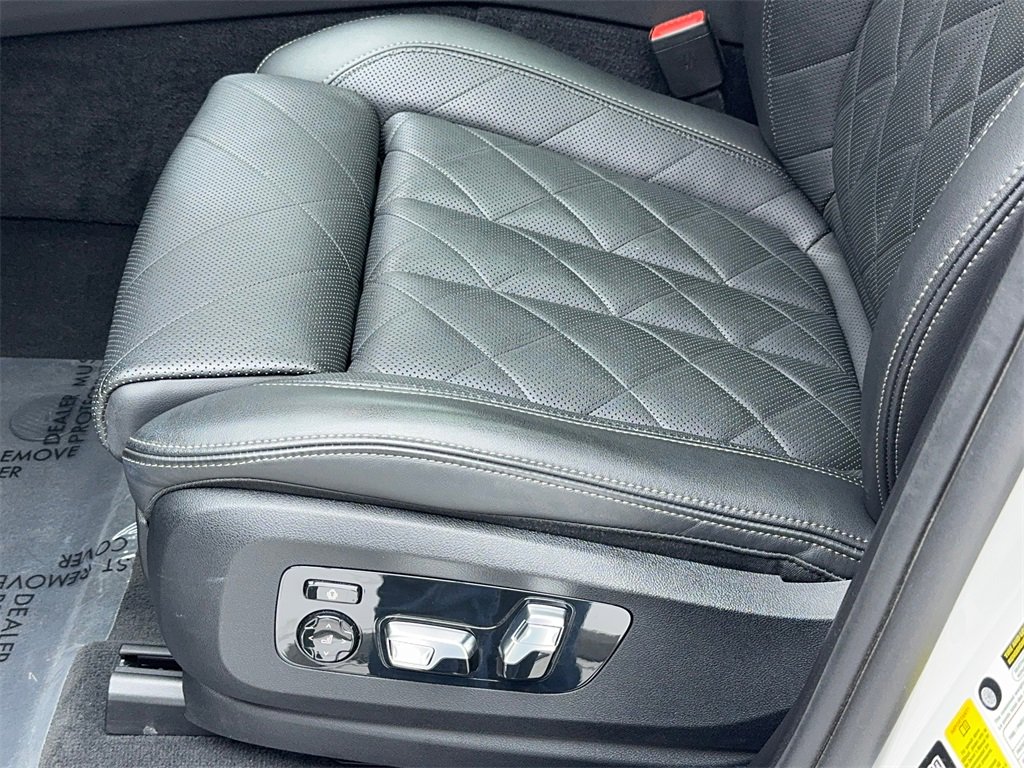 Used 2024 BMW X7 xDrive40i image 41