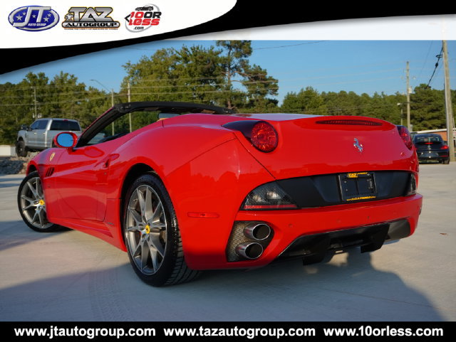 Used 2014 Ferrari California RWD image 9