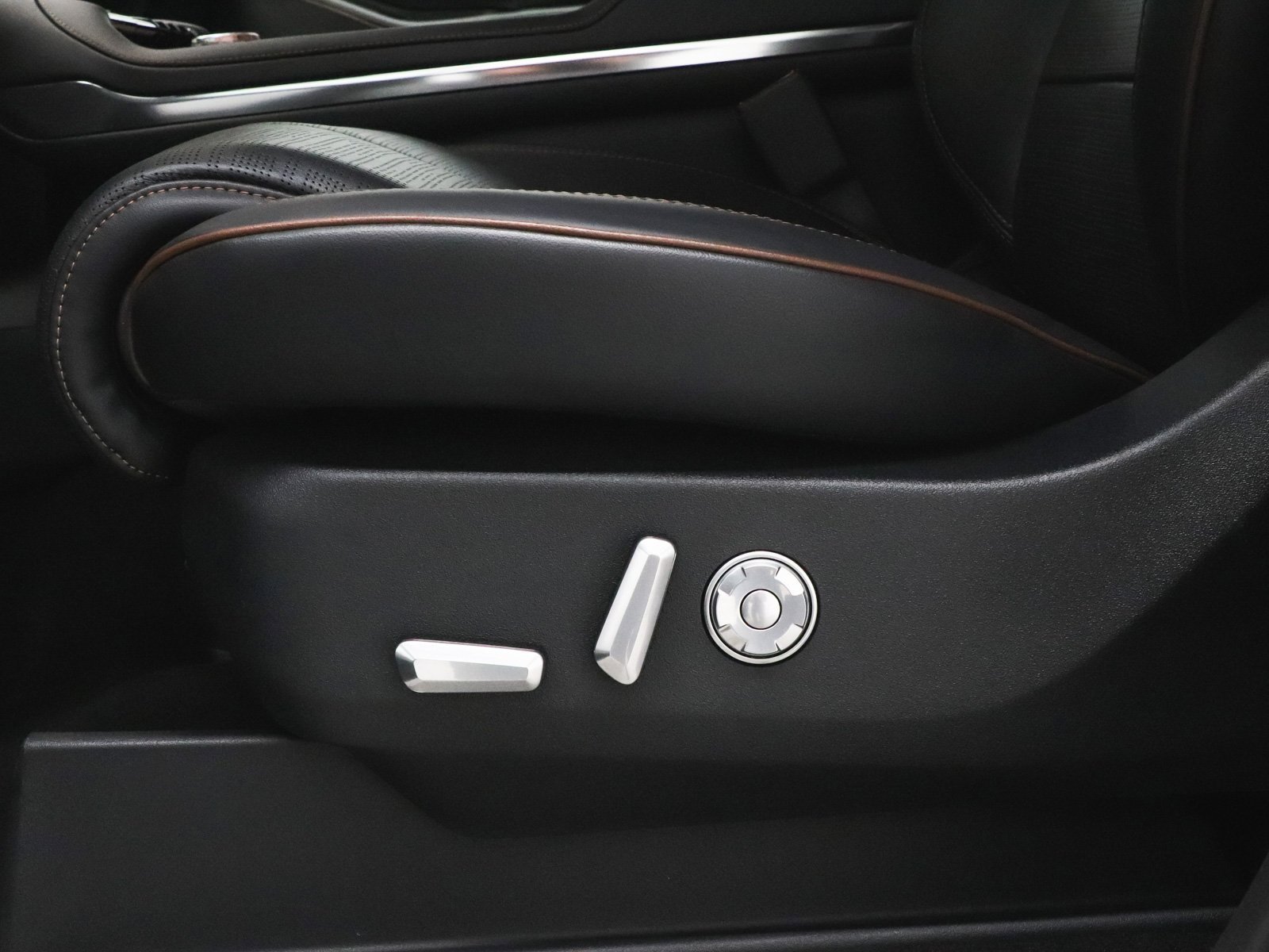 Used 2025 Lincoln Navigator Black Label image 18