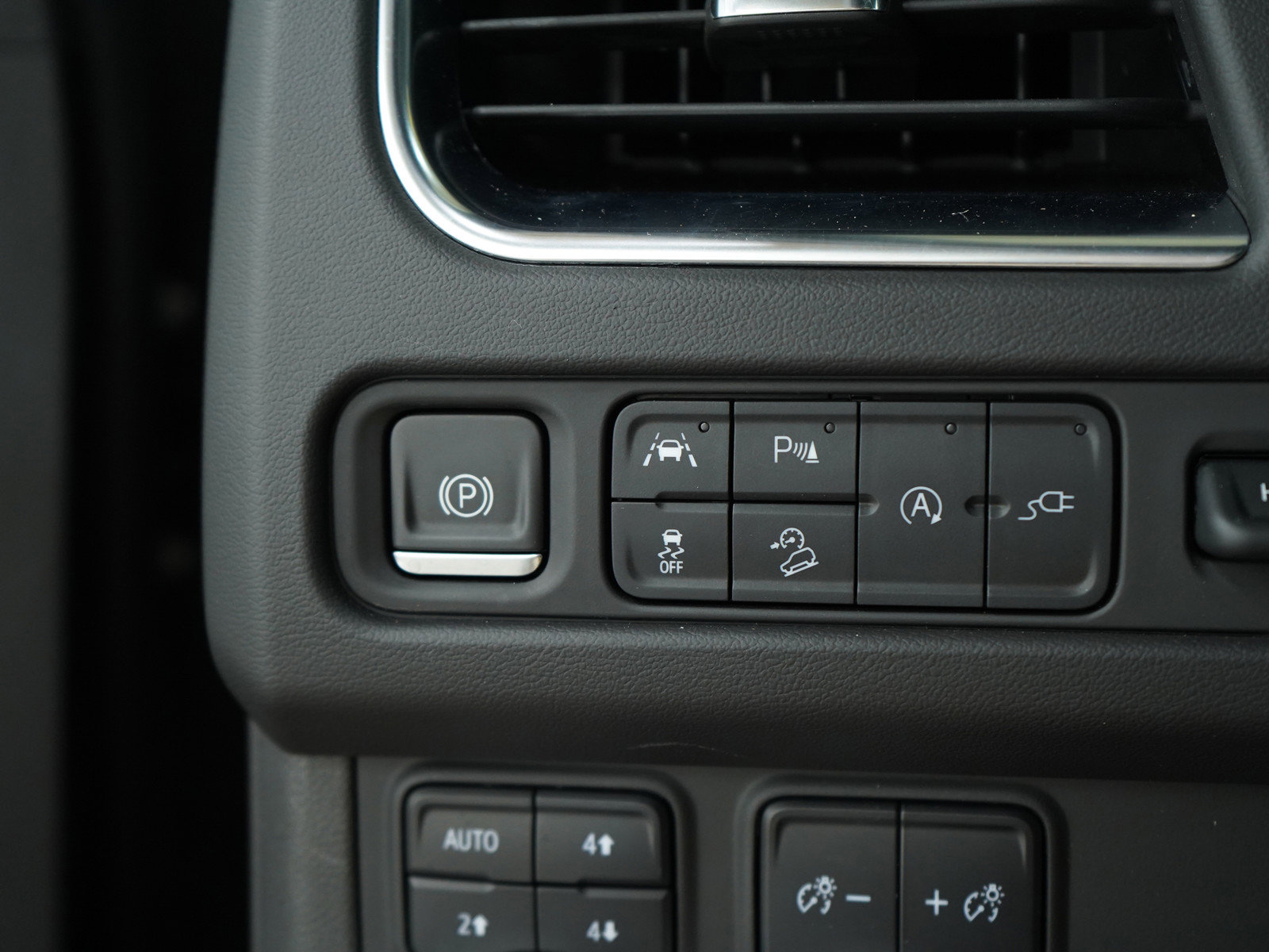 Used 2021 GMC Yukon AT4 image 32