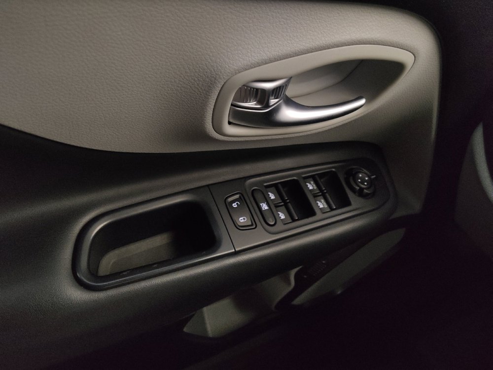Used 2019 Jeep Renegade Limited w/ UConnect 8.4 Nav Group AWD/4WD image 27