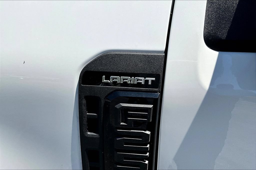 New 2026 Ford F250 Lariat w/ Black Appearance Package AWD/4WD image 9