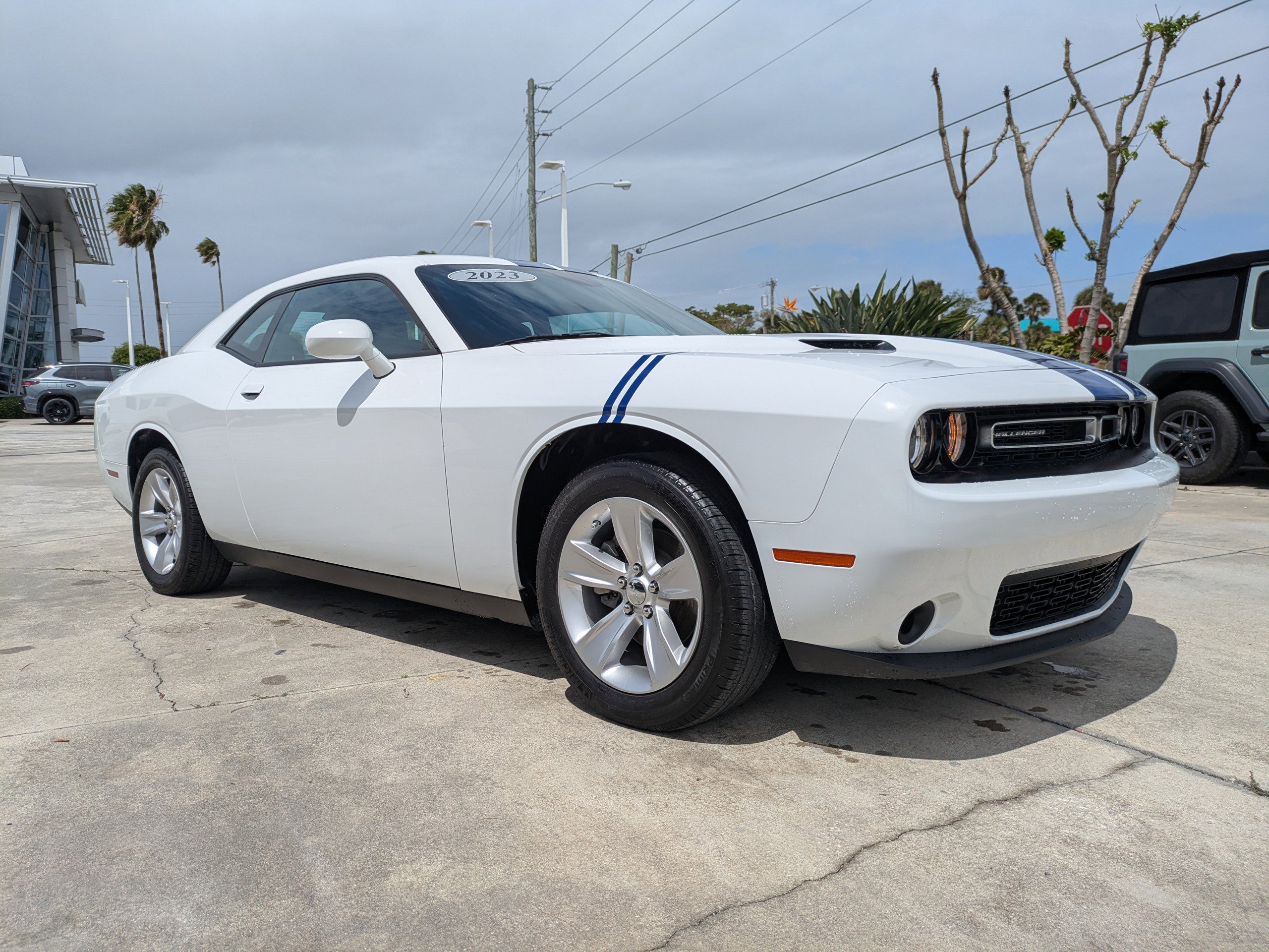 Used 2023 Dodge Challenger SXT image 2