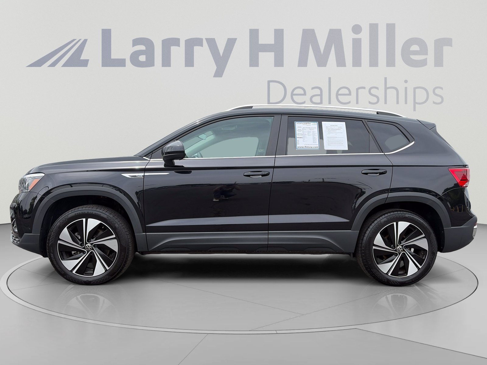 Certified 2024 Volkswagen Taos SE AWD/4WD image 8