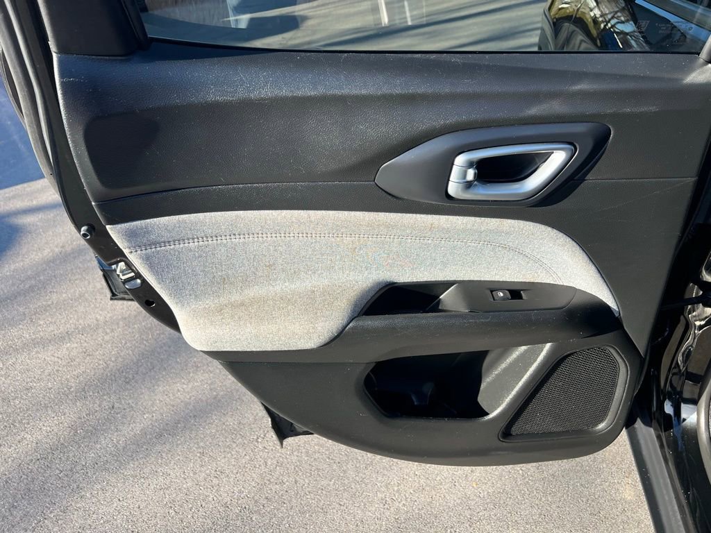 Used 2022 Jeep Compass Latitude image 18