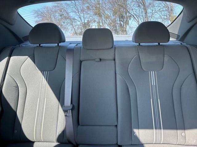 Used 2025 Hyundai Elantra SEL image 38