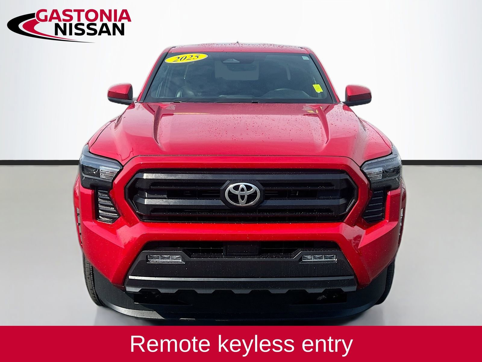 Used 2025 Toyota Tacoma SR5 image 2