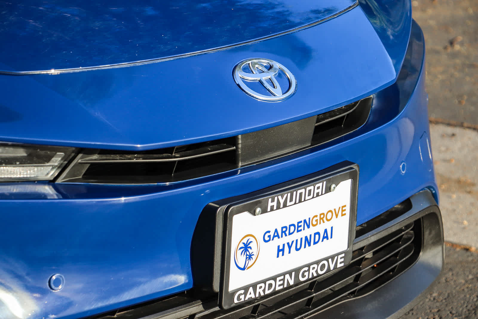 Used 2024 Toyota Prius LE FWD image 5