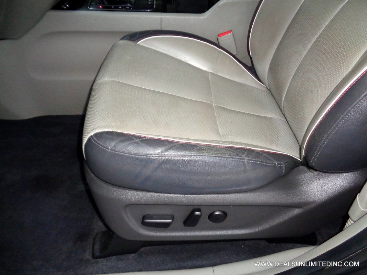 Used 2016 Kia Sedona LX w/ LX Essentials Premium Package image 8