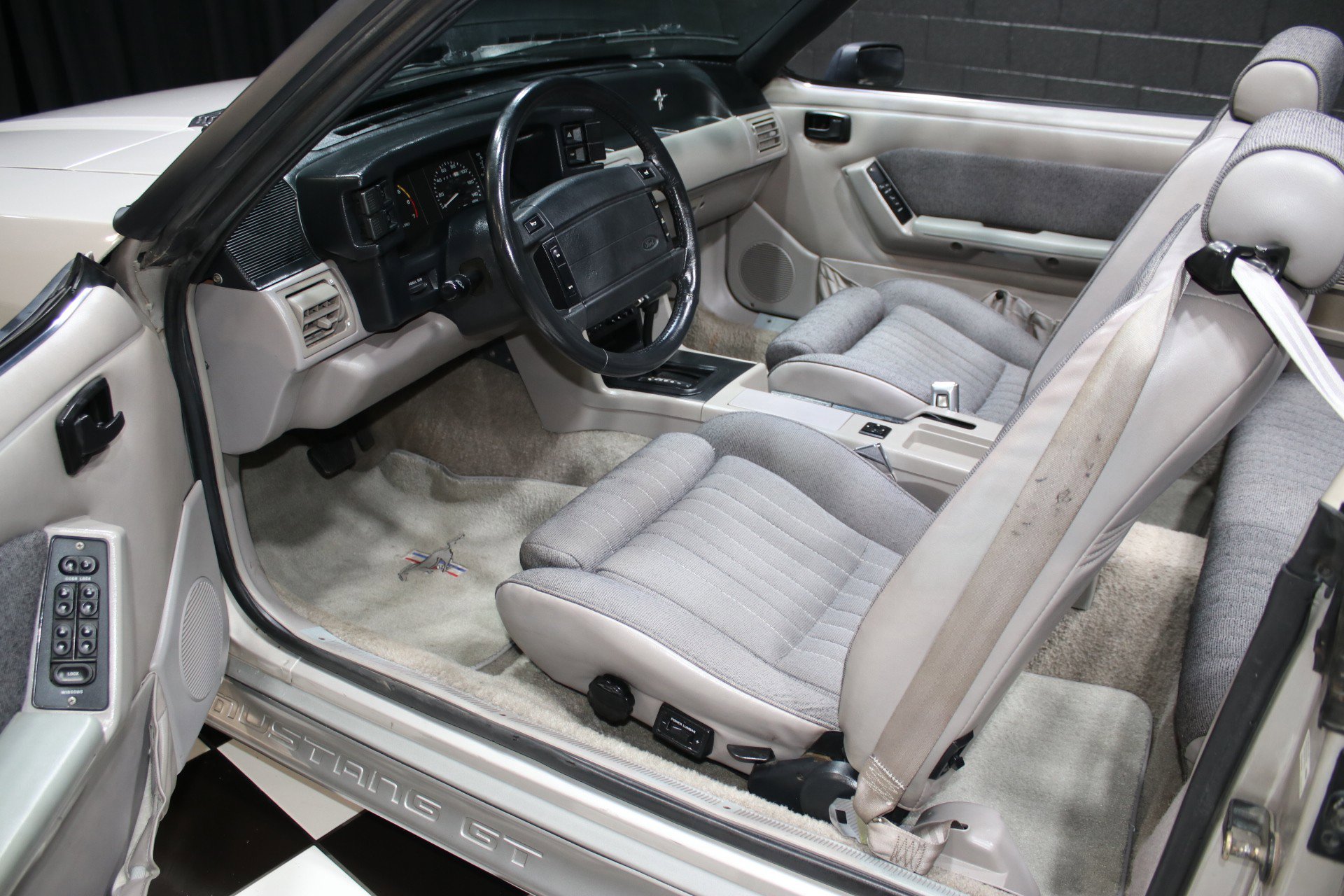 Used 1990 Ford Mustang GT image 3