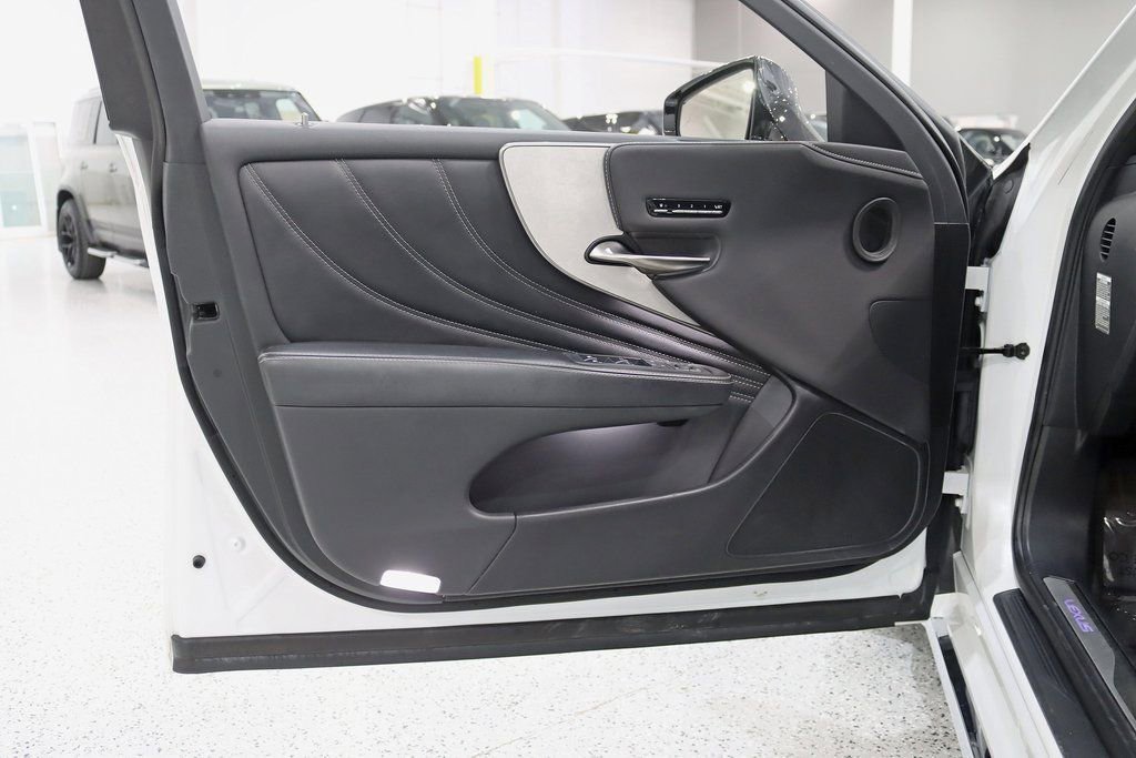 Used 2022 Lexus LS 500h AWD w/ Luxury Package image 38