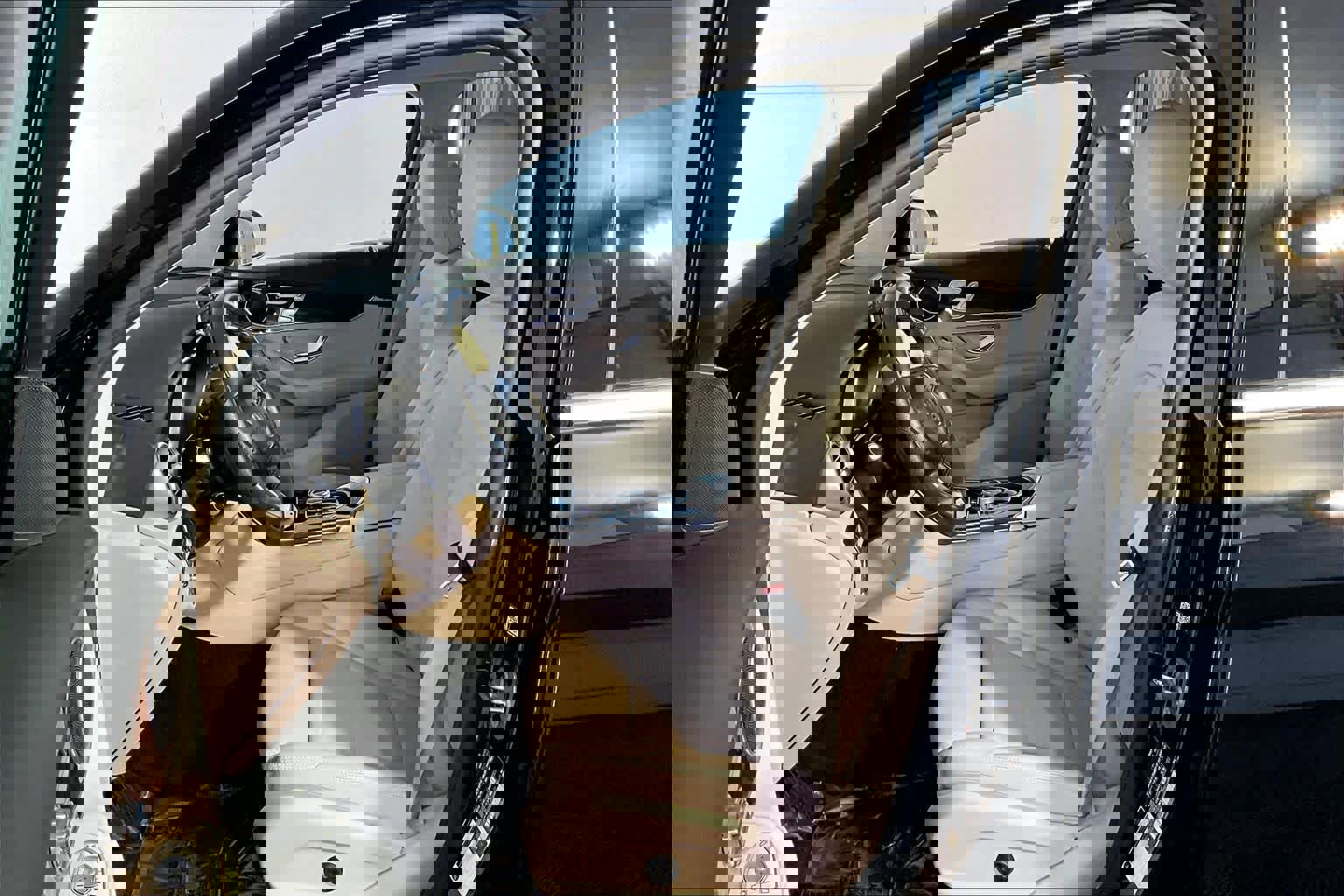 Used 2018 Mercedes-Benz GLC 300 4MATIC image 9