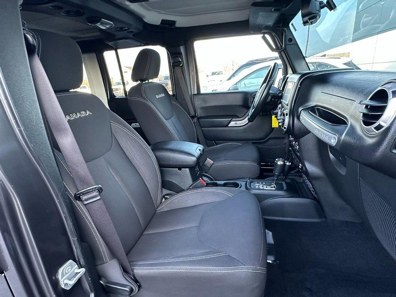 Used 2017 Jeep Wrangler Unlimited Sahara w/ Connectivity Group image 13