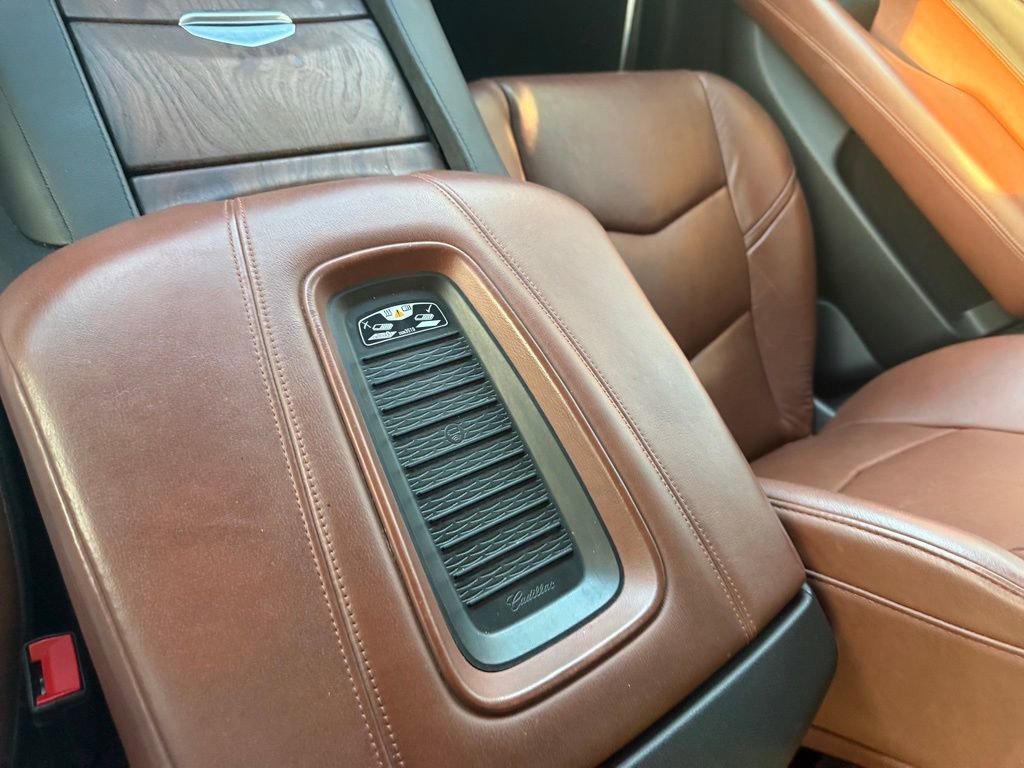 Used 2020 Cadillac Escalade Premium Luxury image 34