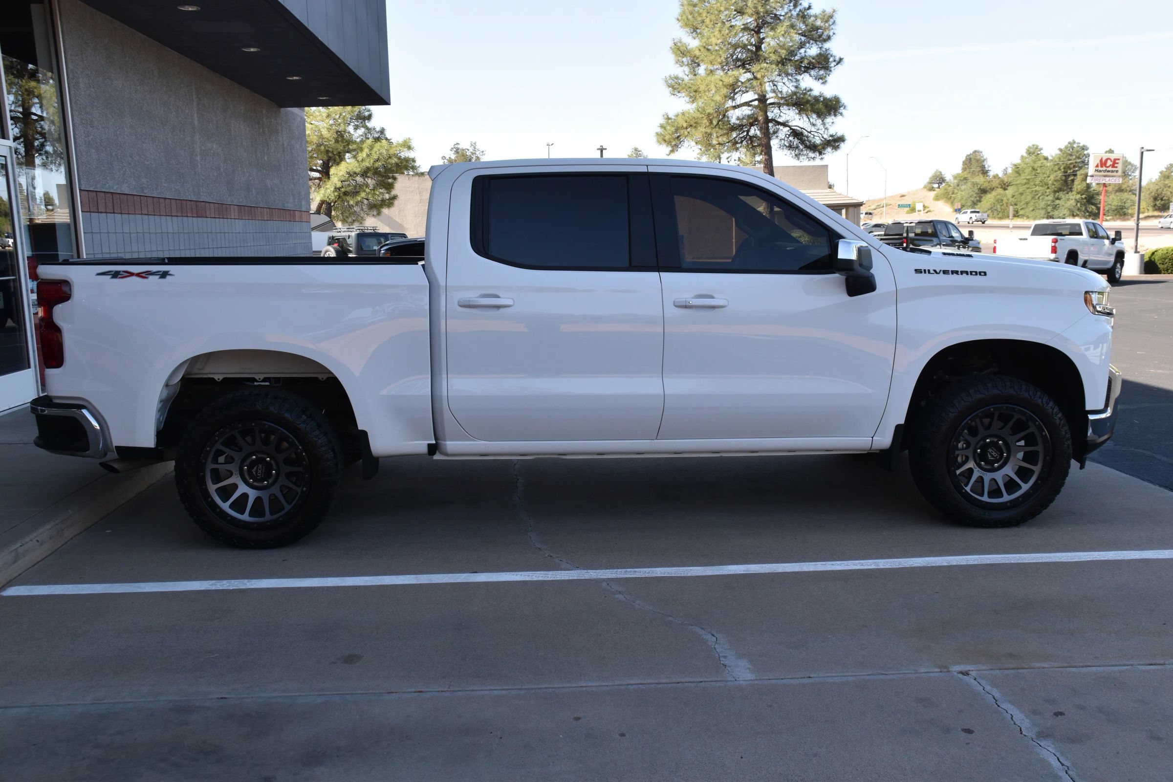 Used 2022 Chevrolet Silverado 1500 LT w/ LPO, Dark Essentials Package AWD/4WD image 10