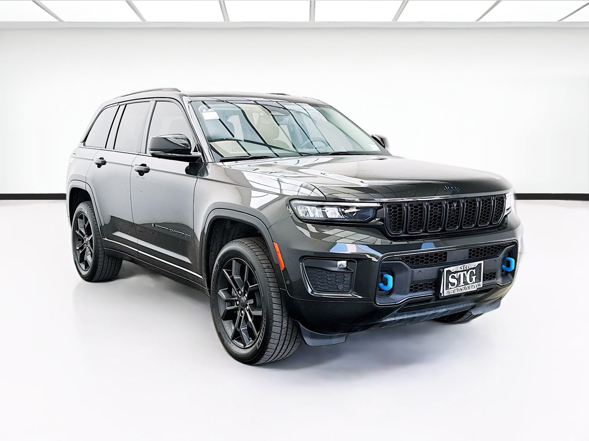 Used 2023 Jeep Grand Cherokee 30th Anniversary AWD/4WD image 3