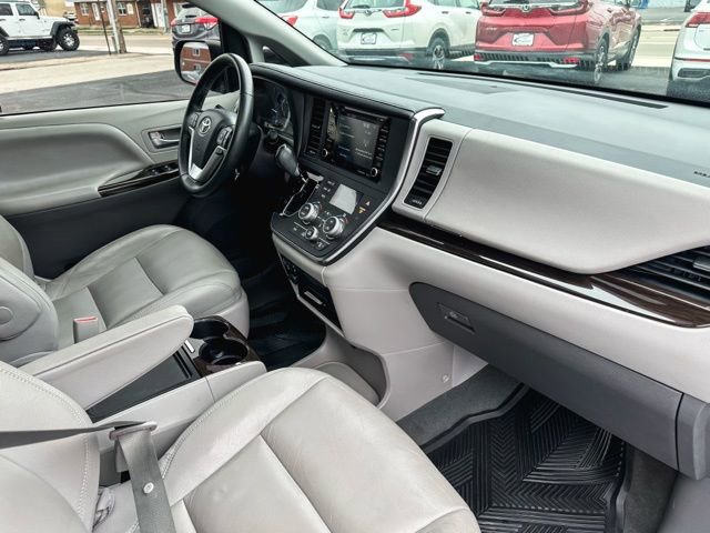 Used 2019 Toyota Sienna XLE image 25