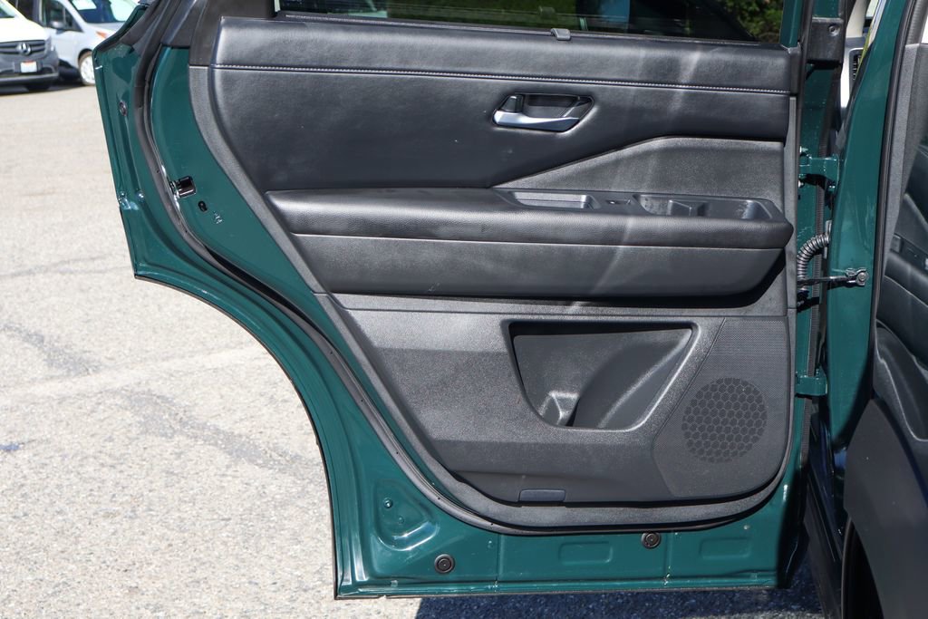 Used 2025 Nissan Pathfinder SL w/ SL Premium Package image 36