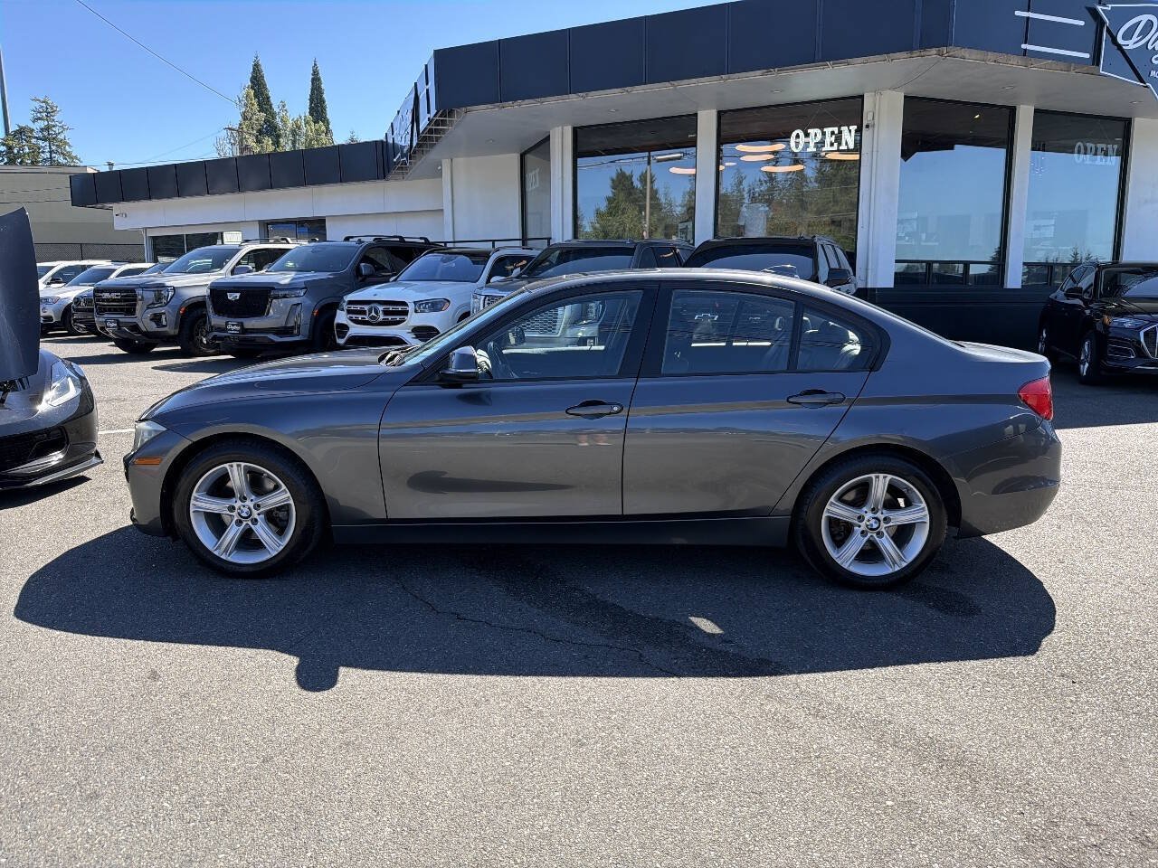 Used 2014 BMW 320i Sedan RWD image 2