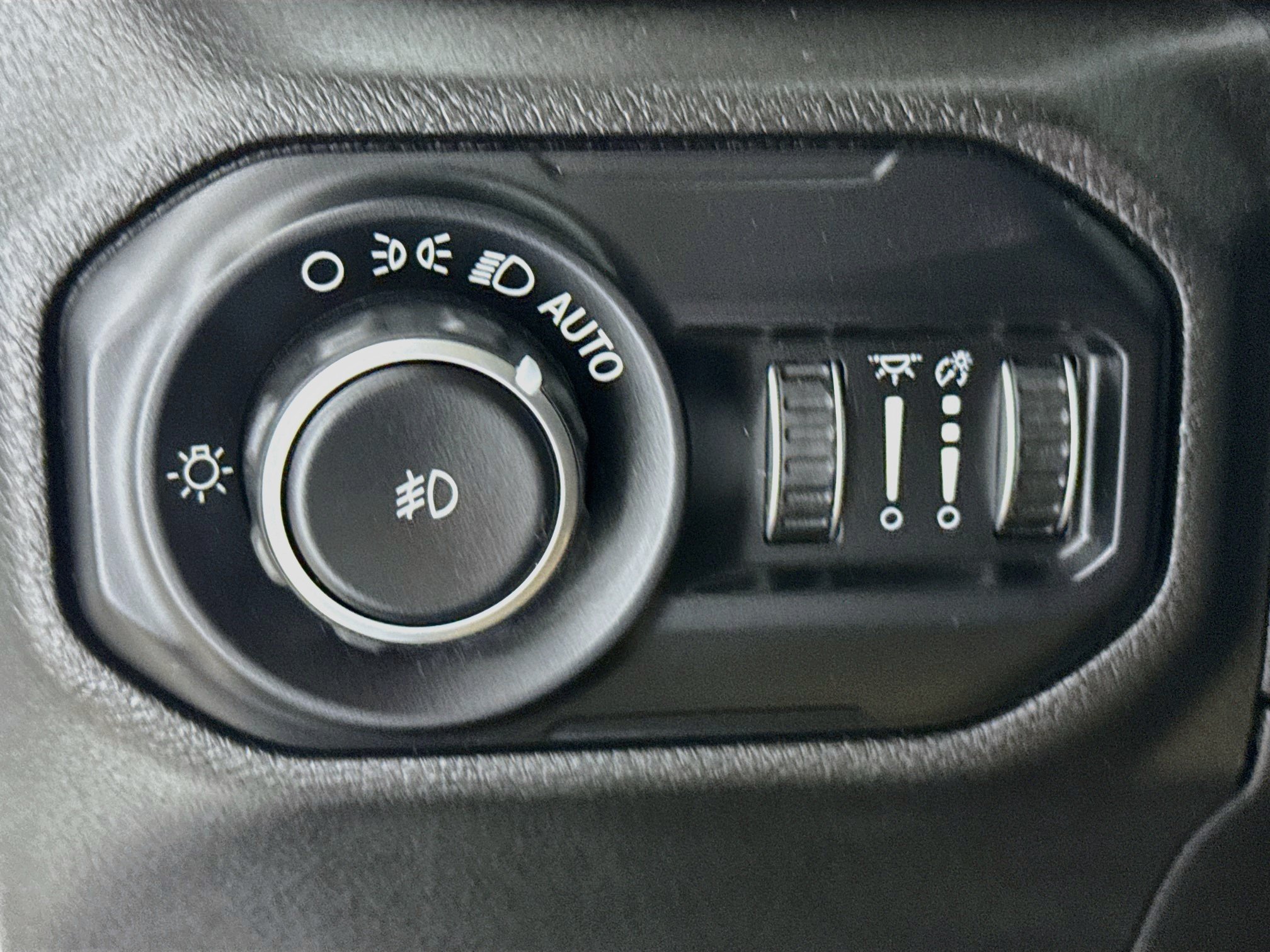 Used 2019 Jeep Wrangler Unlimited Sahara AWD/4WD image 9
