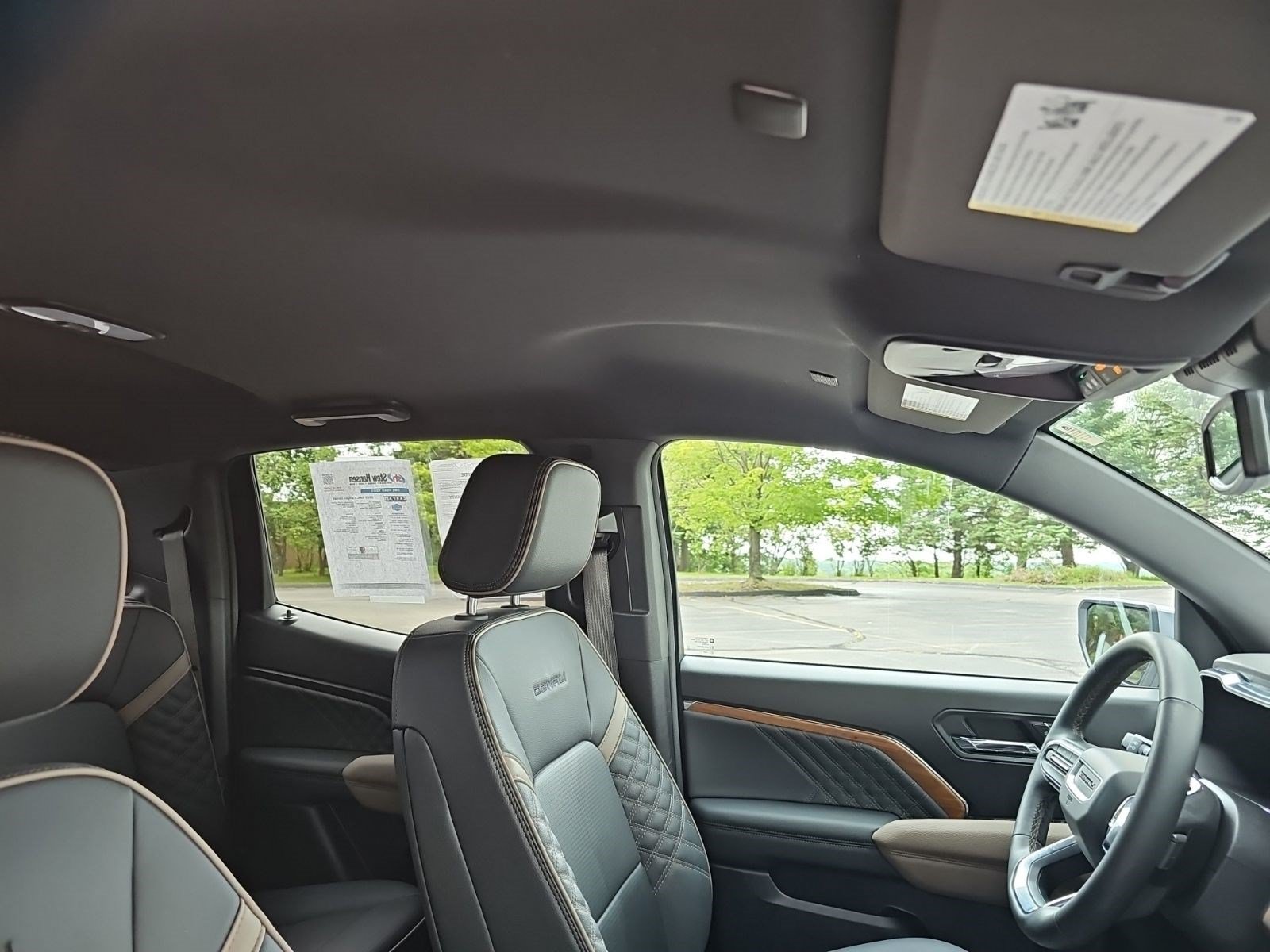 Used 2025 GMC Canyon Denali AWD/4WD image 13