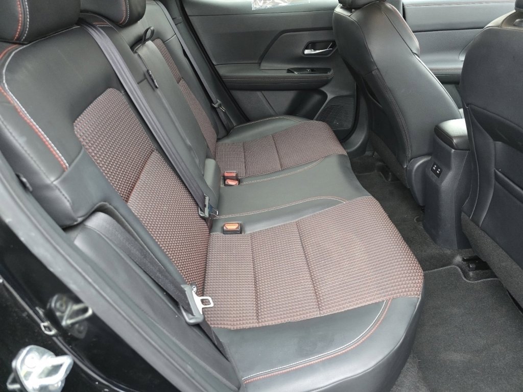 Used 2025 Nissan Kicks SR image 15