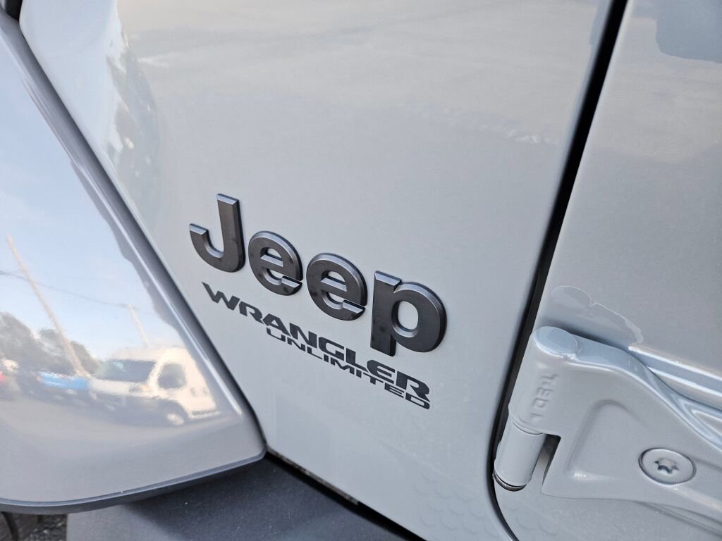 Used 2022 Jeep Wrangler Unlimited Sahara image 15
