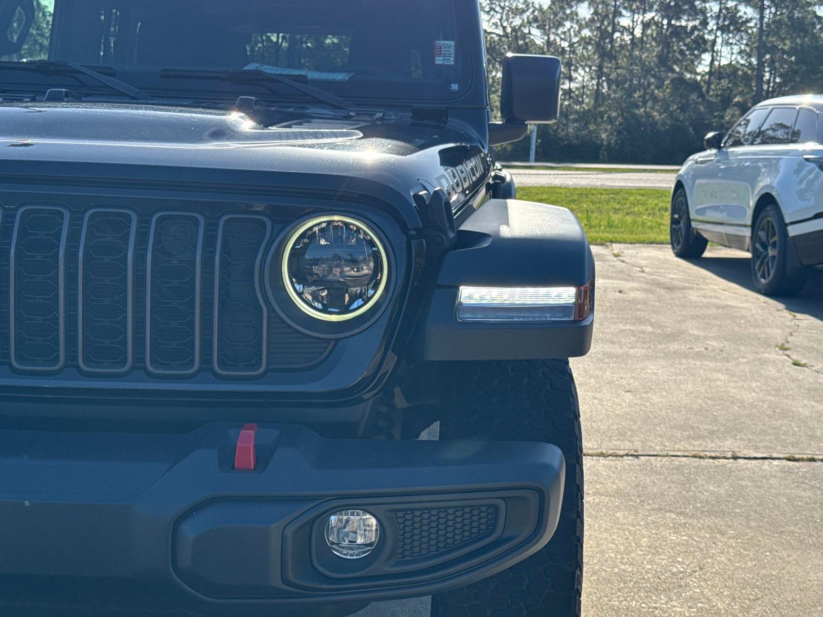Used 2024 Jeep Wrangler Unlimited Rubicon AWD/4WD image 9