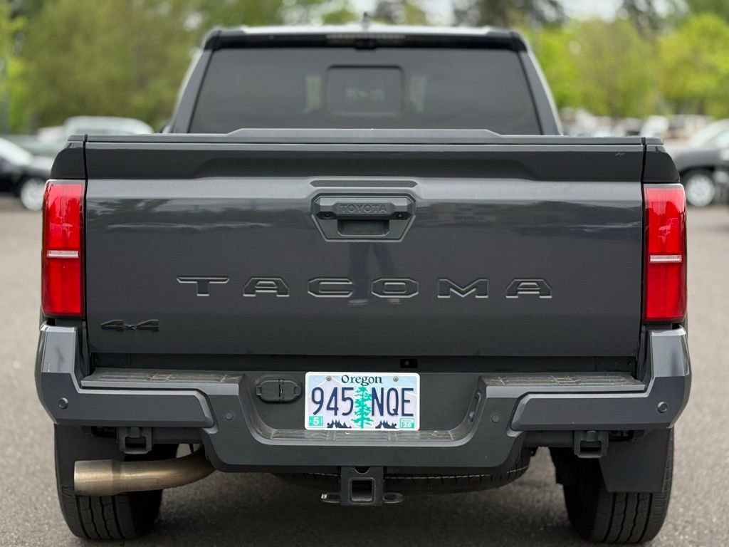 Used 2024 Toyota Tacoma TRD Sport w/ TRD Sport Premium Package AWD/4WD image 4