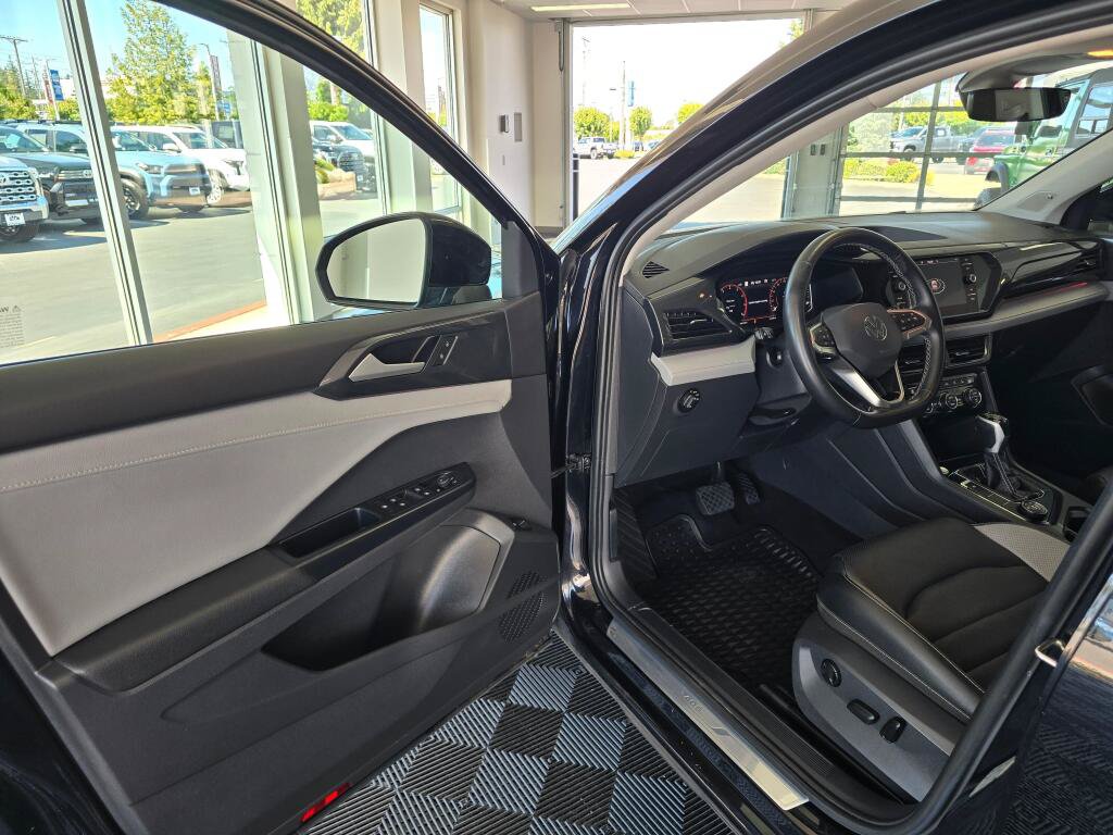 Used 2022 Volkswagen Taos SEL AWD/4WD image 32