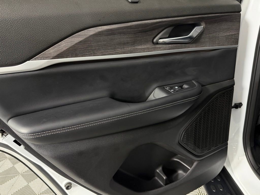 Used 2024 Jeep Grand Cherokee Limited w/ Luxury Tech Group II image 28