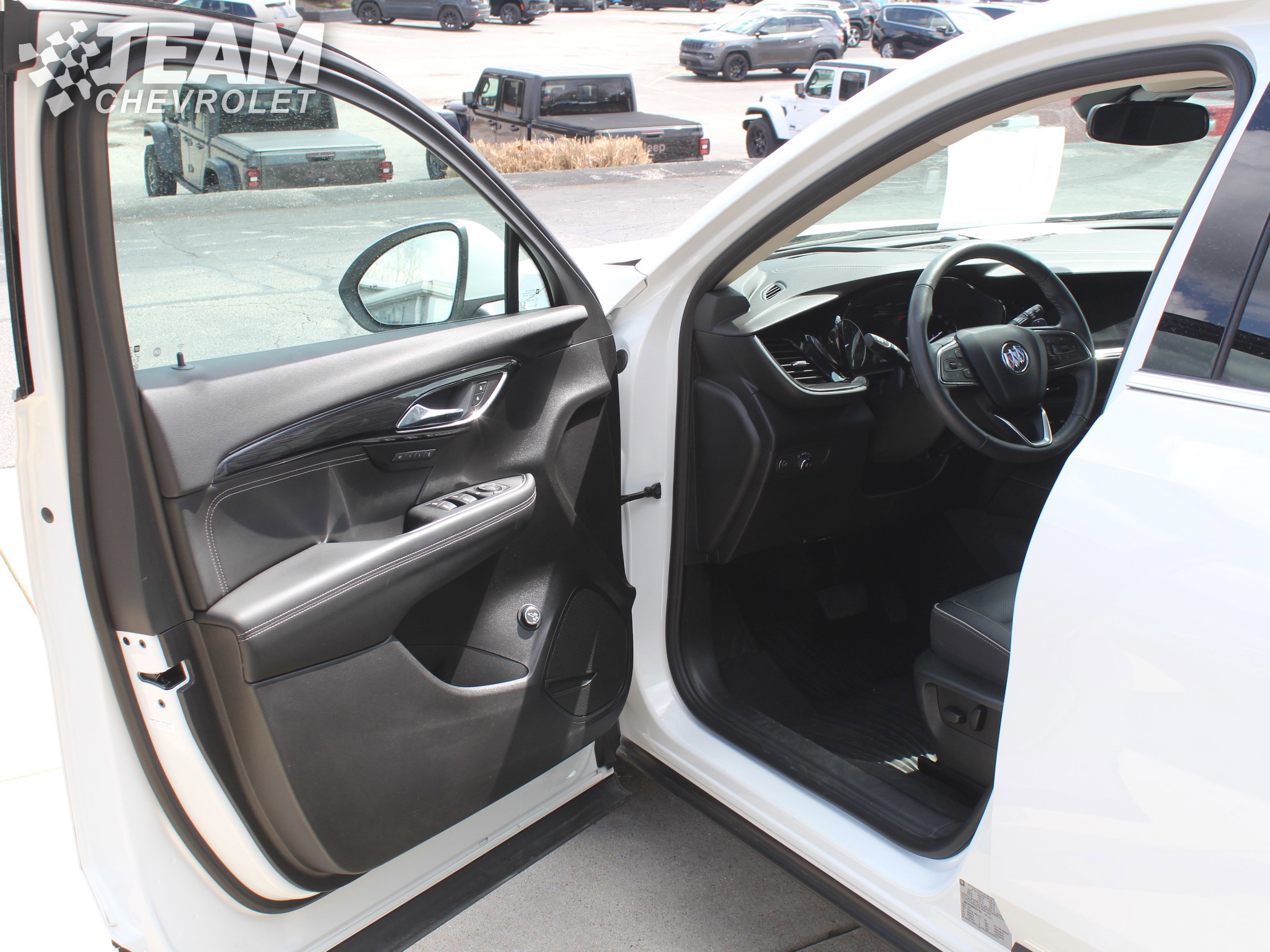 Used 2023 Buick Envision Essence image 10